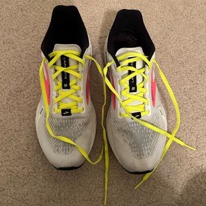 Brooks Launch GTS 9